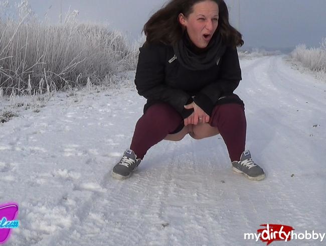 Pissen im Schnee