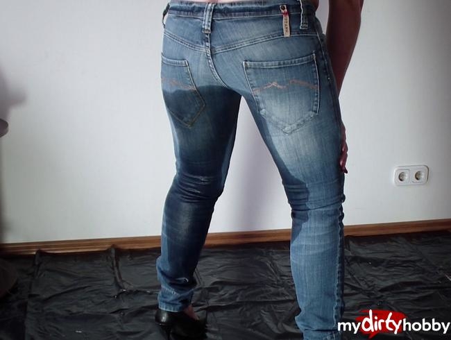 Pipi in die hautenge Jeans