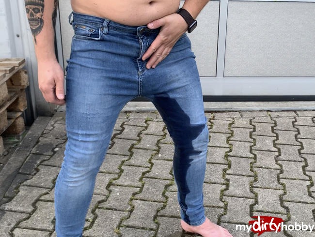 Mein erstes mal in die Jeanshose eingenässt - wow war das ein geiles Gefühl