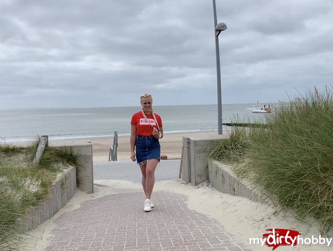 Public an der Strandpromenade - komm ich lass es einfach runter laufen ;P Pissen in der Öffentlichke