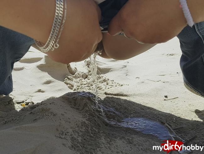 Geil abgepisst am Strand