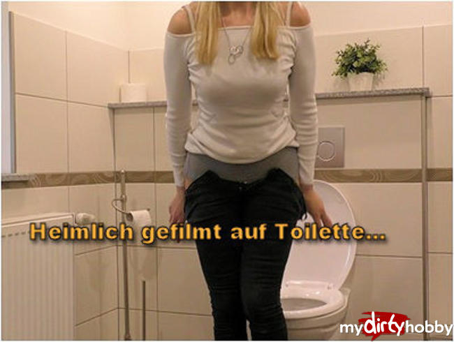 Heimlich gefilmt auf Toilette...