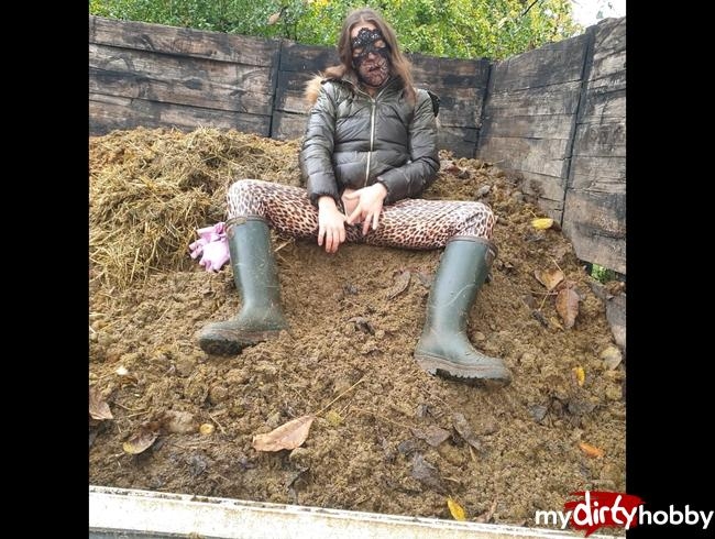 geile princess outdoor piss in gummistiefel und lackhose