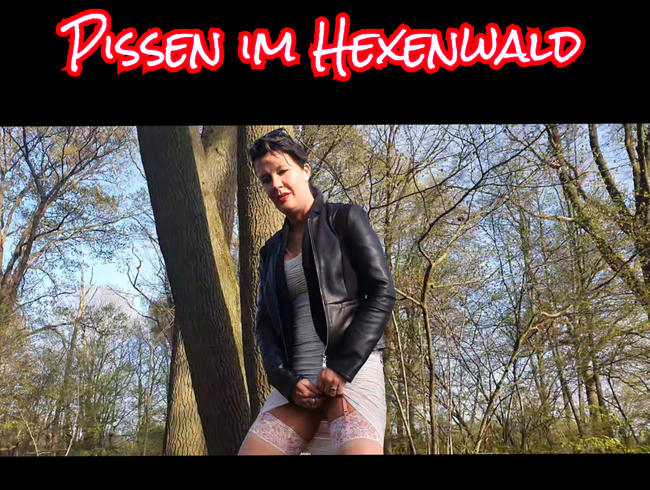 Pissen im Hexenwald